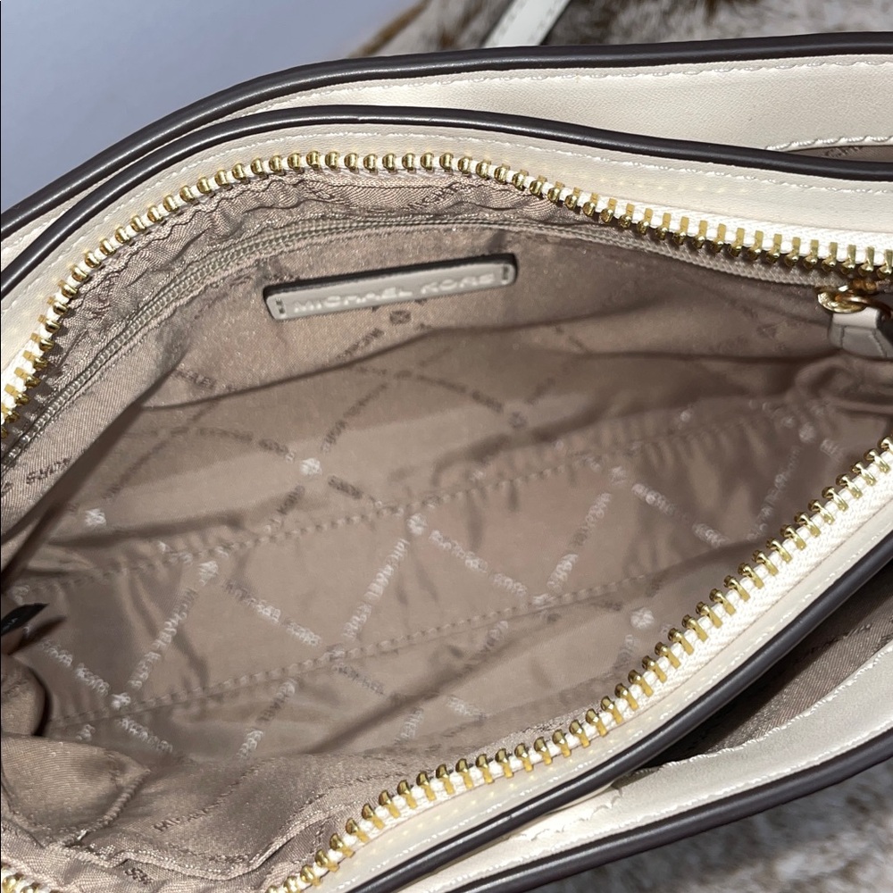 Michael Kors ‘Trisha’ Medium Triple Compartment Crossbody - Picture 9 of 13